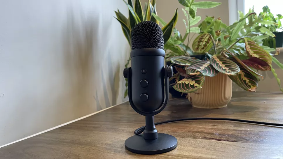Обзор Razer Seiren V2 Pro